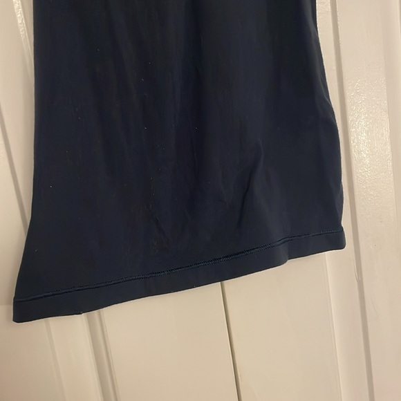 Navy blue Lululemon workout tank - Picture 3 of 7
